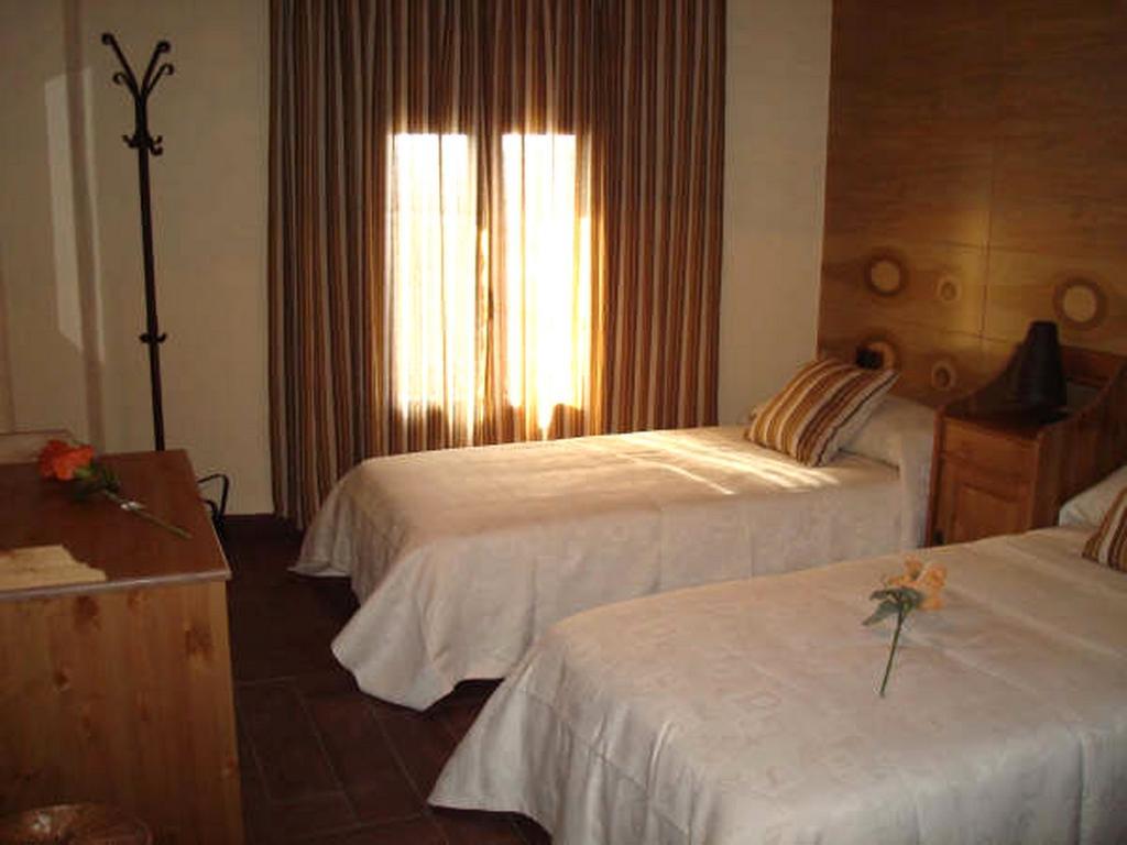 Casa Rural El Planet de Maella: Jacuzzi Retreat Near Peñíscola and Morella Chert Room photo